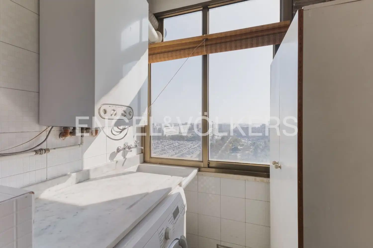 2 slaapkamer Flat te huur in Valencia stad met garage - € 1.300 (Ref: 9985748)