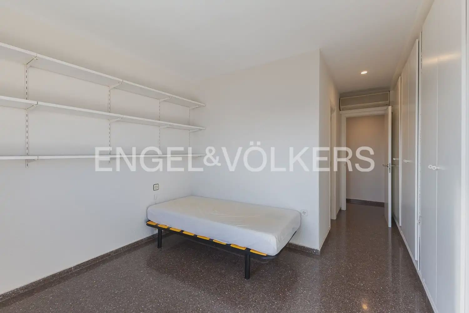 2 slaapkamer Flat te huur in Valencia stad met garage - € 1.300 (Ref: 9985748)