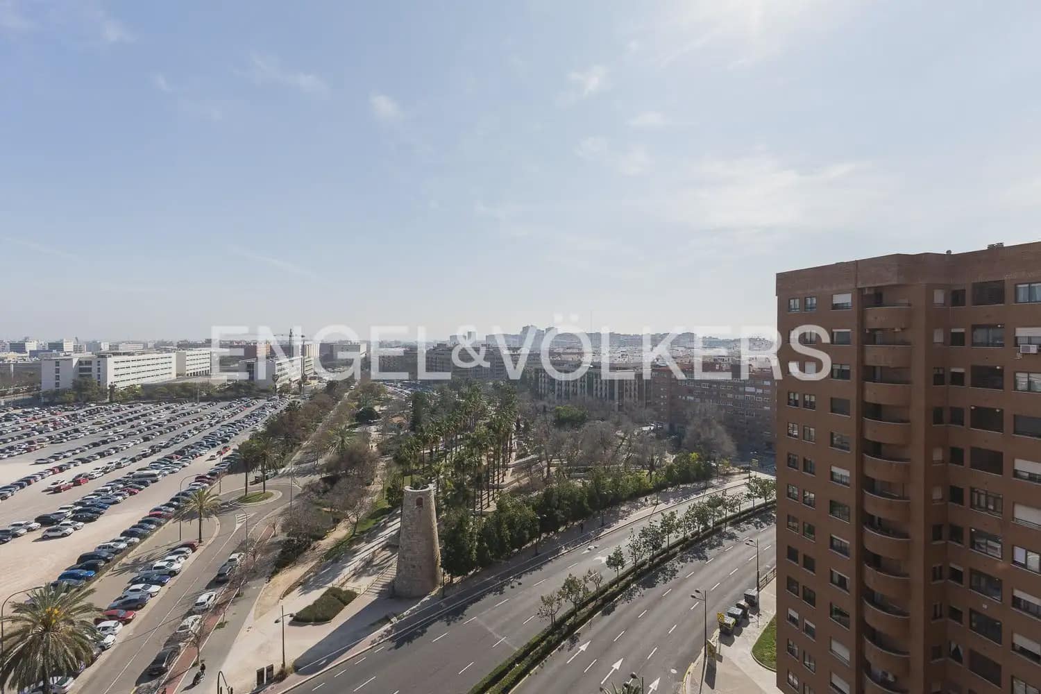 2 slaapkamer Flat te huur in Valencia stad met garage - € 1.300 (Ref: 9985748)