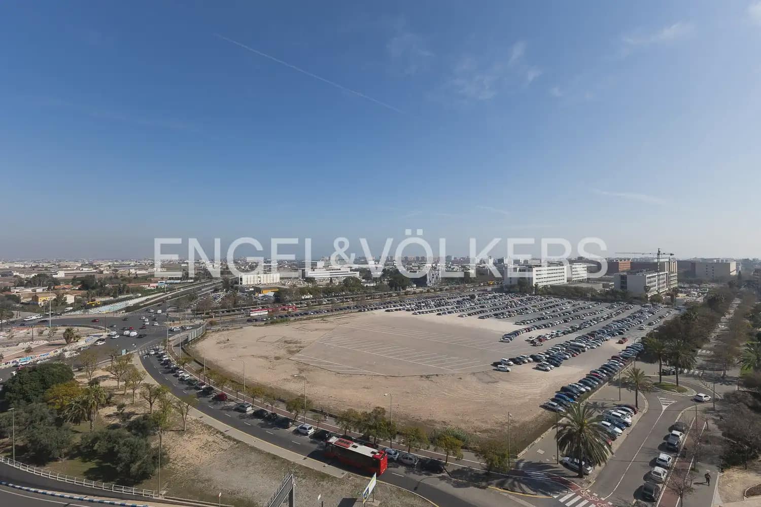 2 slaapkamer Flat te huur in Valencia stad met garage - € 1.300 (Ref: 9985748)