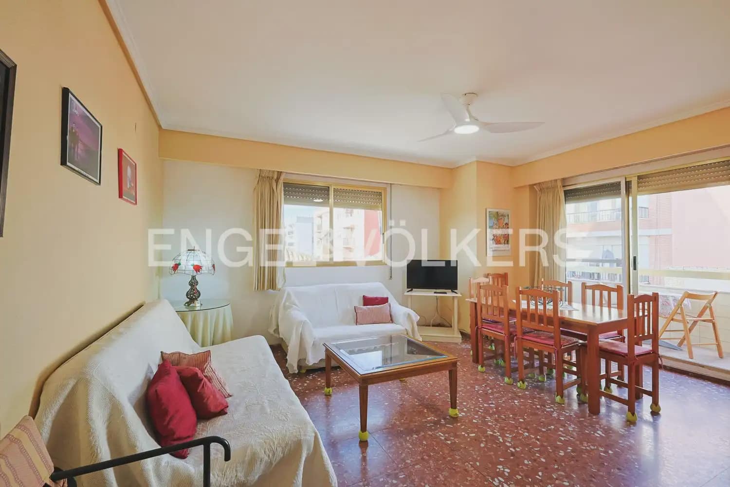 4 Zimmer Wohnung zu vermieten in Valencia Stadt - 1.300 € (Ref: 9986069)