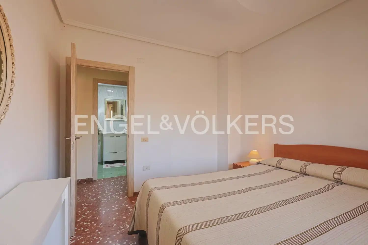 4 Zimmer Wohnung zu vermieten in Valencia Stadt - 1.300 € (Ref: 9986069)