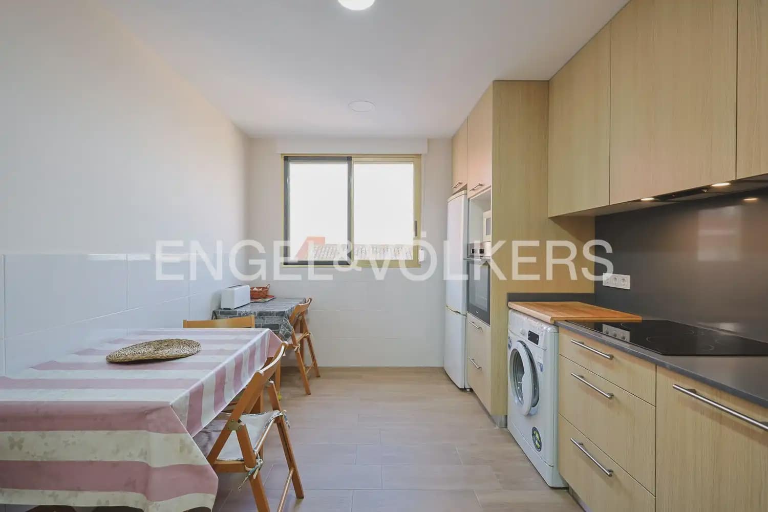 4 Zimmer Wohnung zu vermieten in Valencia Stadt - 1.300 € (Ref: 9986069)