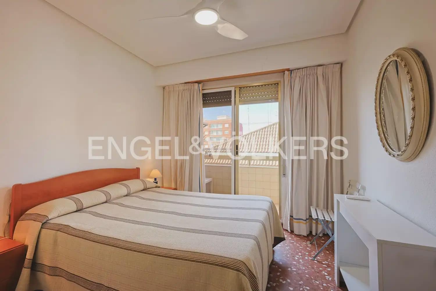 4 Zimmer Wohnung zu vermieten in Valencia Stadt - 1.300 € (Ref: 9986069)