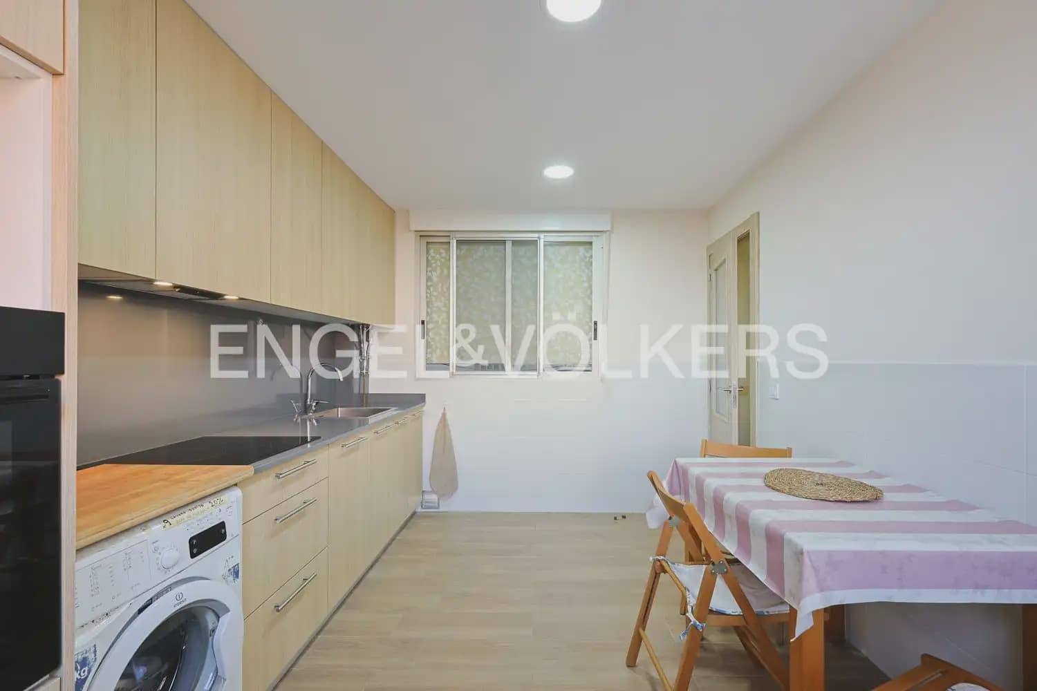 4 Zimmer Wohnung zu vermieten in Valencia Stadt - 1.300 € (Ref: 9986069)
