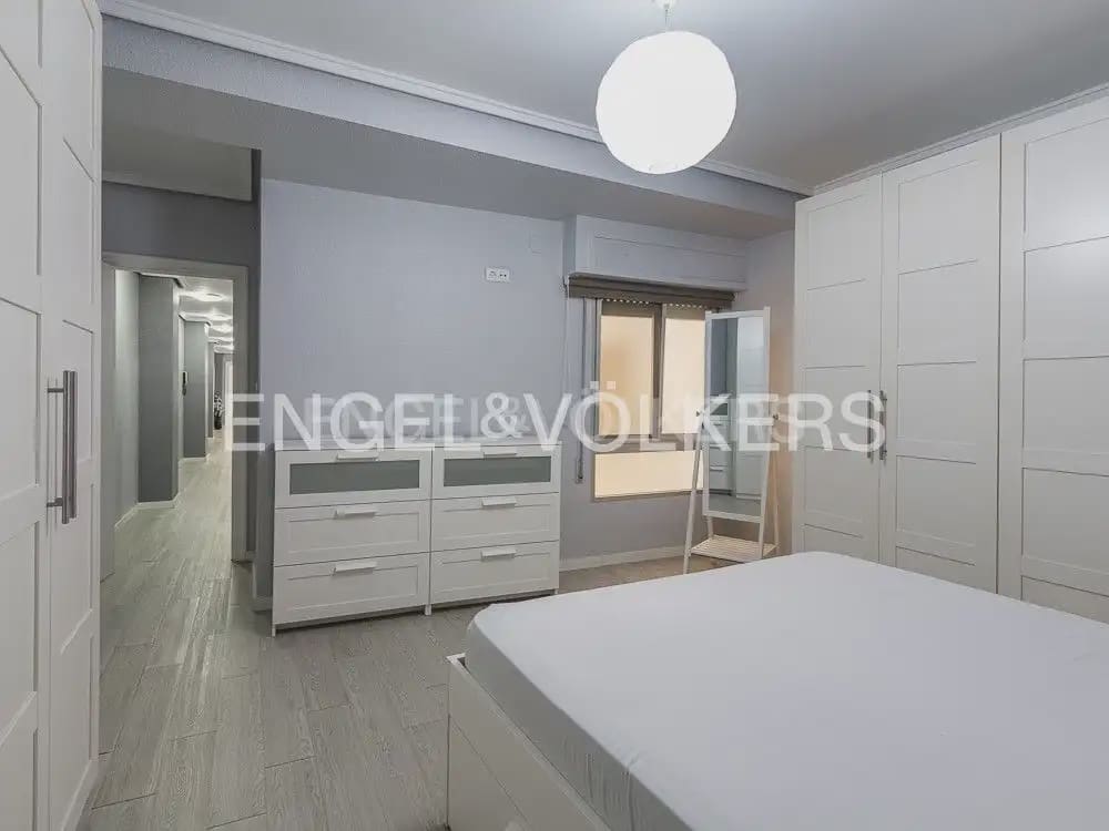 4 sypialnia Mieszkanie do wynajęcia w Lliria - 1 100 € (Ref: 9986168)