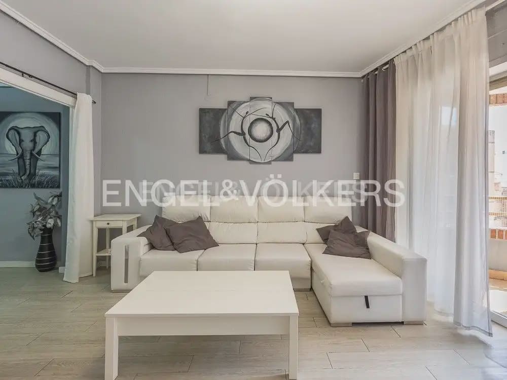 4 sypialnia Mieszkanie do wynajęcia w Lliria - 1 100 € (Ref: 9986168)