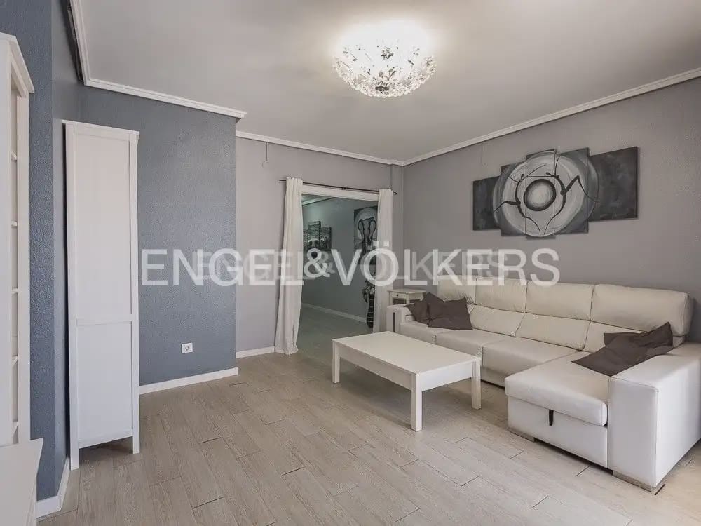 4 sypialnia Mieszkanie do wynajęcia w Lliria - 1 100 € (Ref: 9986168)