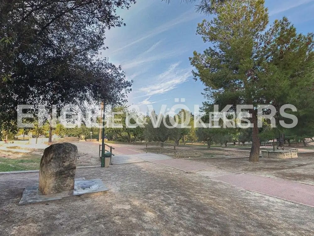 4 sypialnia Mieszkanie do wynajęcia w Lliria - 1 100 € (Ref: 9986168)