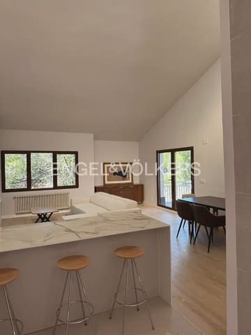 5 bedroom Villa for rent in Chiva - € 3,500 (Ref: 9986169)
