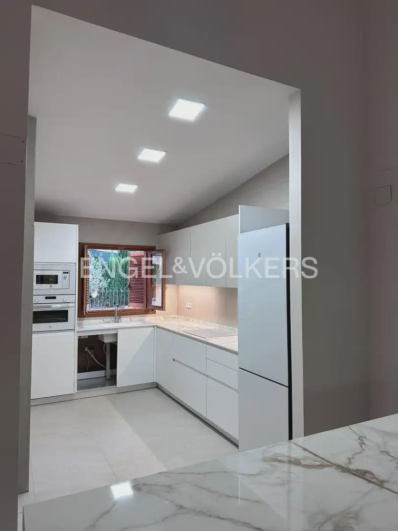 5 bedroom Villa for rent in Chiva with pool - € 3,500 (Ref: 9986169)