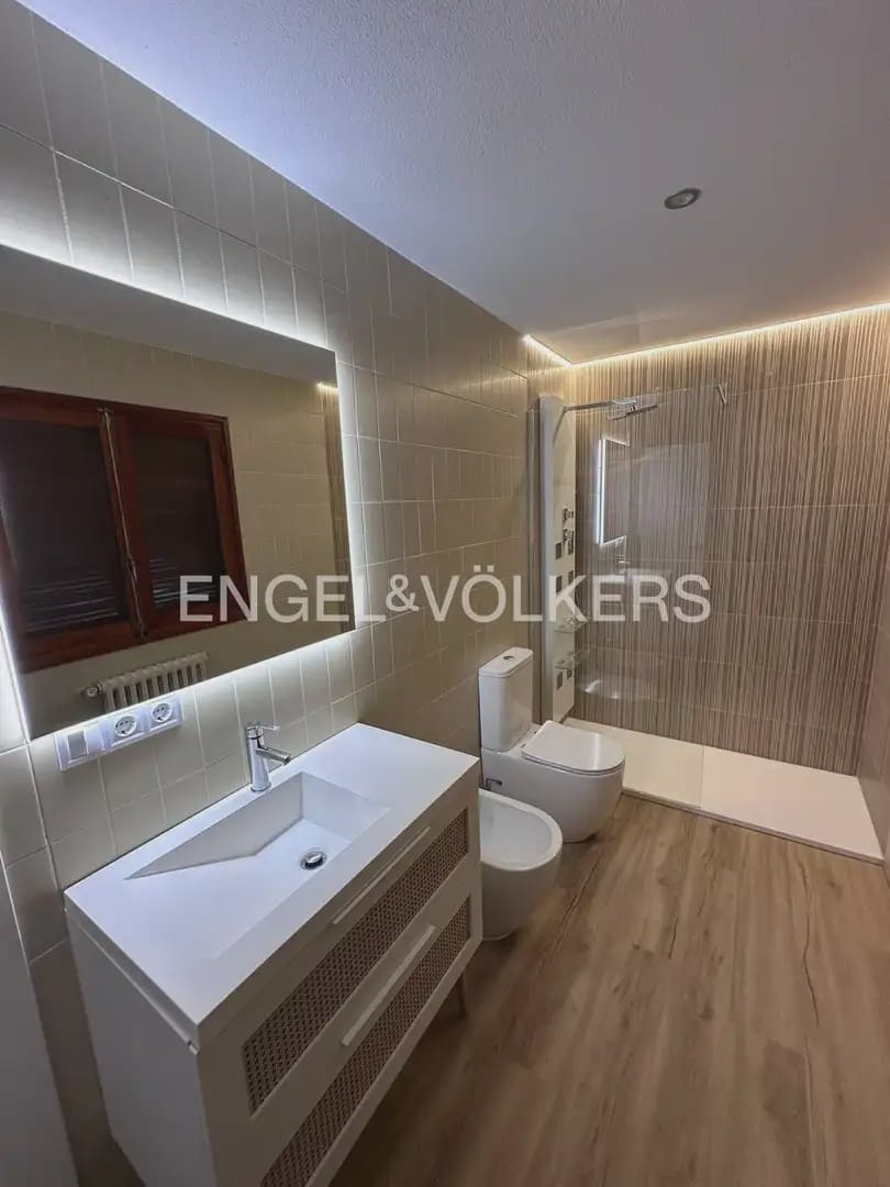 5 bedroom Villa for rent in Chiva with pool - € 3,500 (Ref: 9986169)