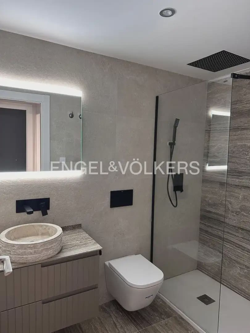 5 bedroom Villa for rent in Chiva with pool - € 3,500 (Ref: 9986169)