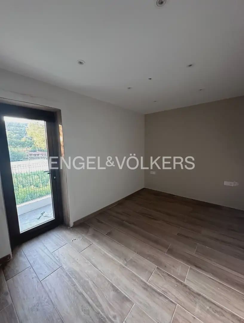 5 bedroom Villa for rent in Chiva with pool - € 3,500 (Ref: 9986169)