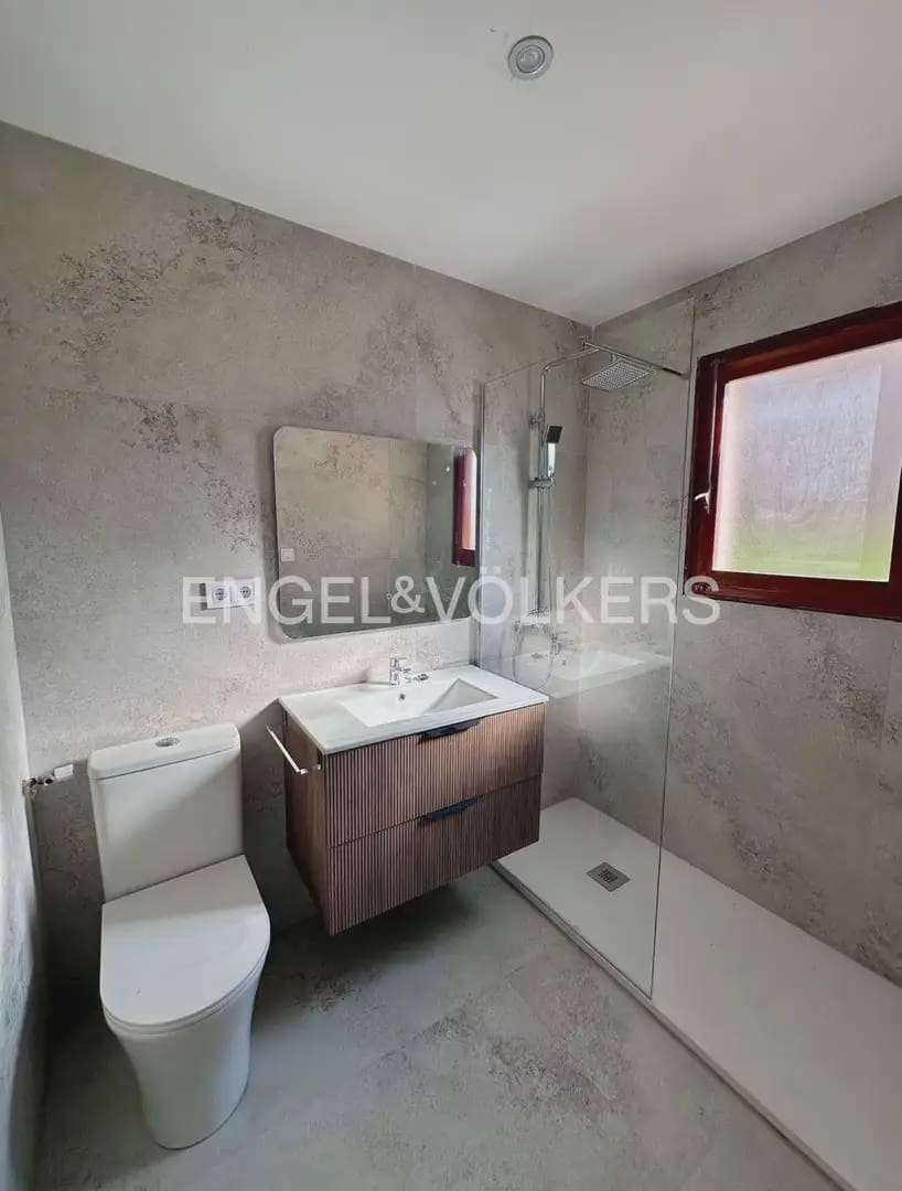 5 bedroom Villa for rent in Chiva with pool - € 3,500 (Ref: 9986169)