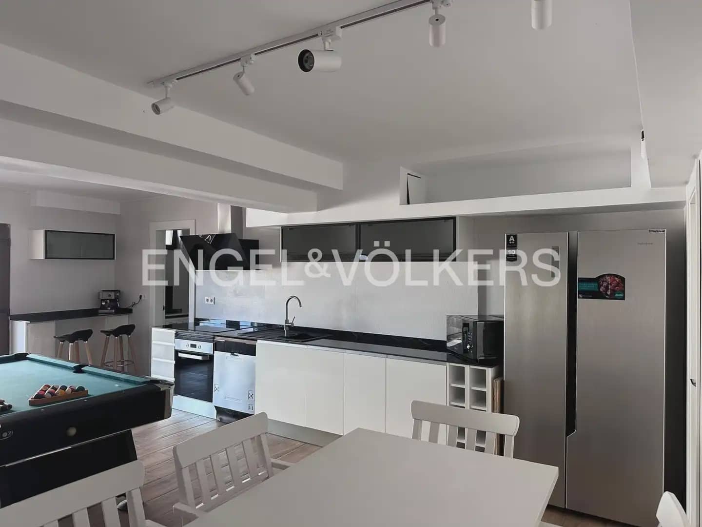 5 bedroom Villa for rent in Chiva with pool - € 3,500 (Ref: 9986169)