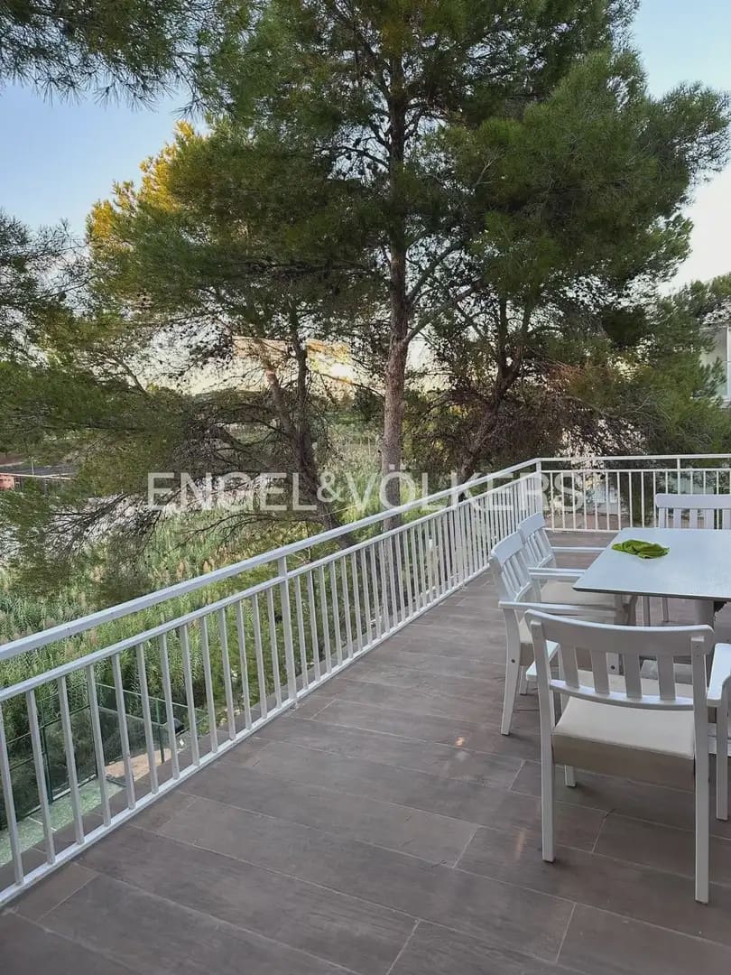 5 bedroom Villa for rent in Chiva with pool - € 3,500 (Ref: 9986169)
