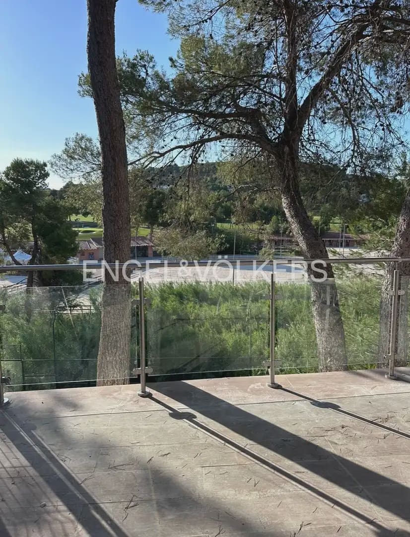 5 bedroom Villa for rent in Chiva with pool - € 3,500 (Ref: 9986169)