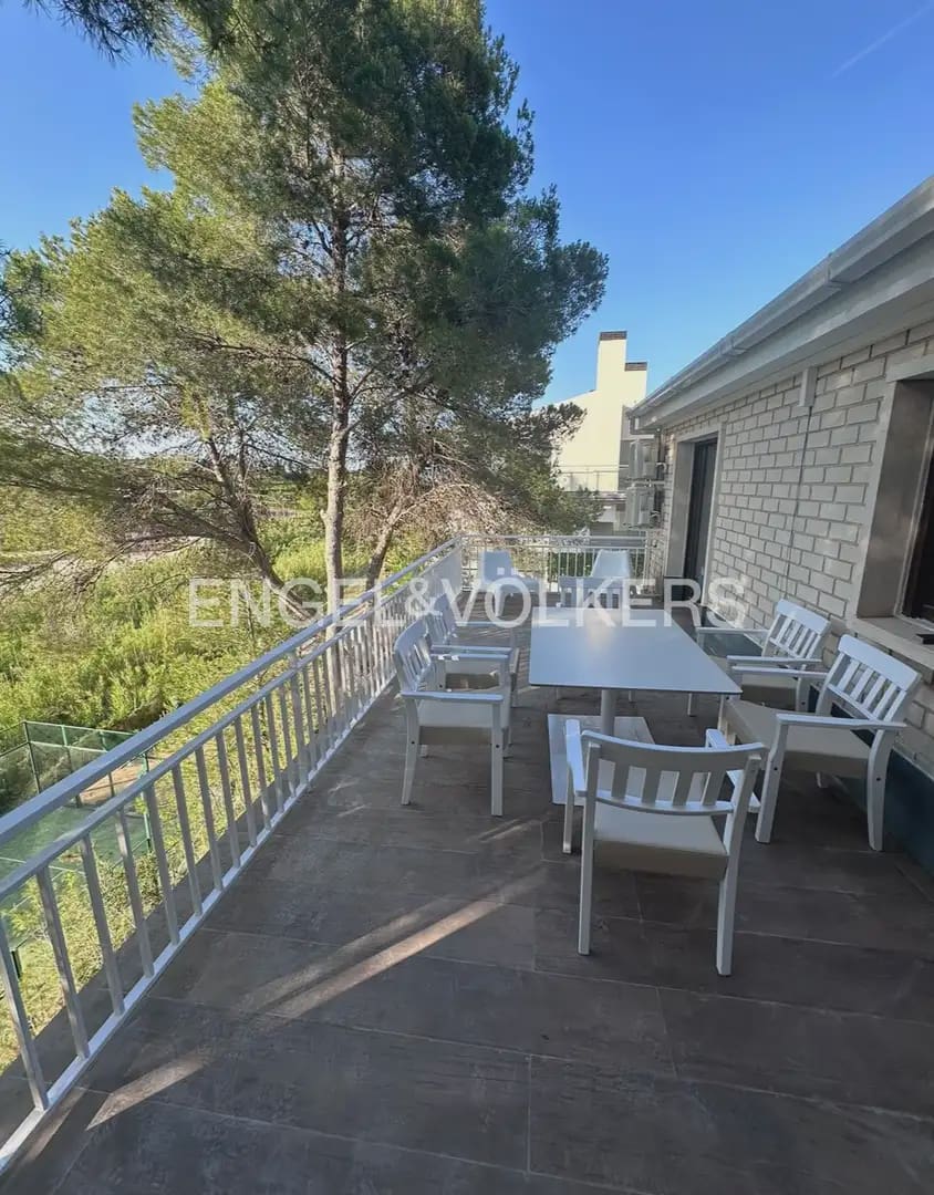 5 bedroom Villa for rent in Chiva with pool - € 3,500 (Ref: 9986169)