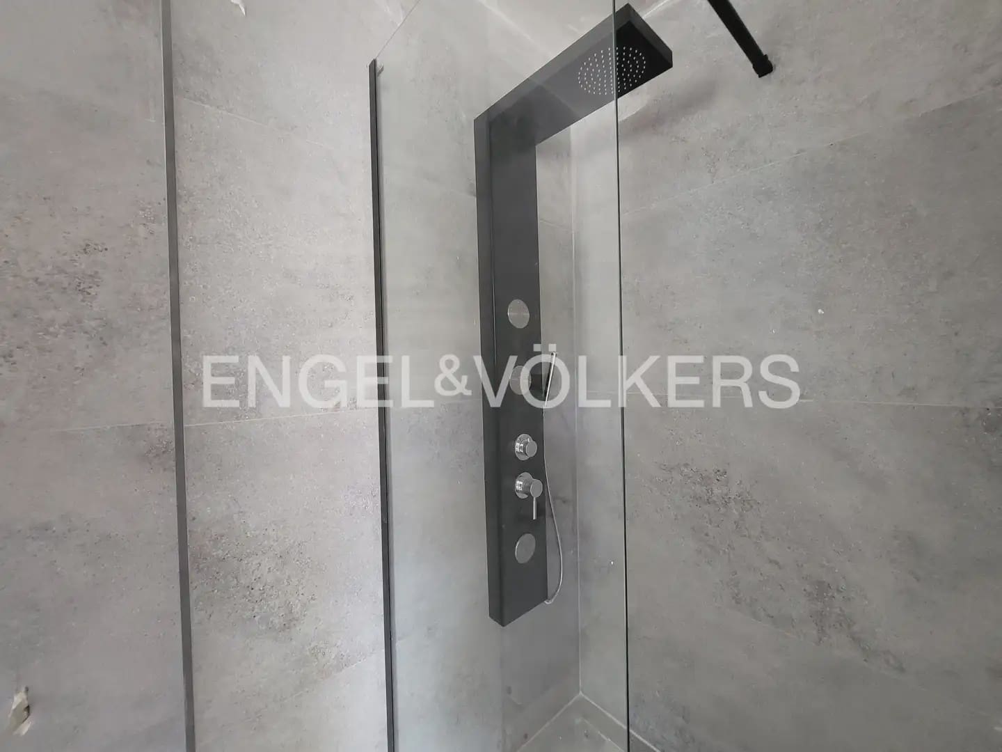 5 bedroom Villa for rent in Chiva with pool - € 3,500 (Ref: 9986169)