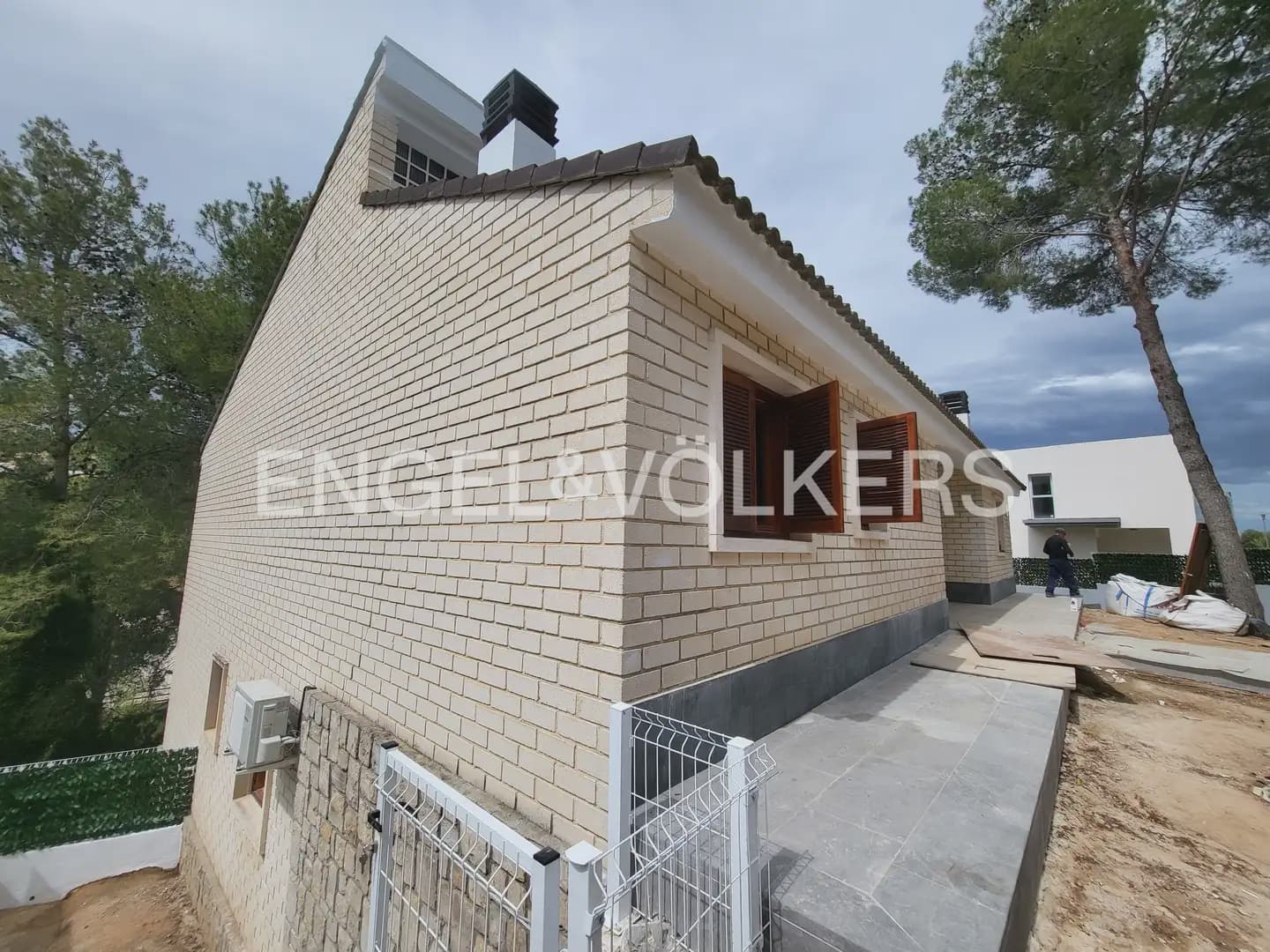 5 bedroom Villa for rent in Chiva with pool - € 3,500 (Ref: 9986169)