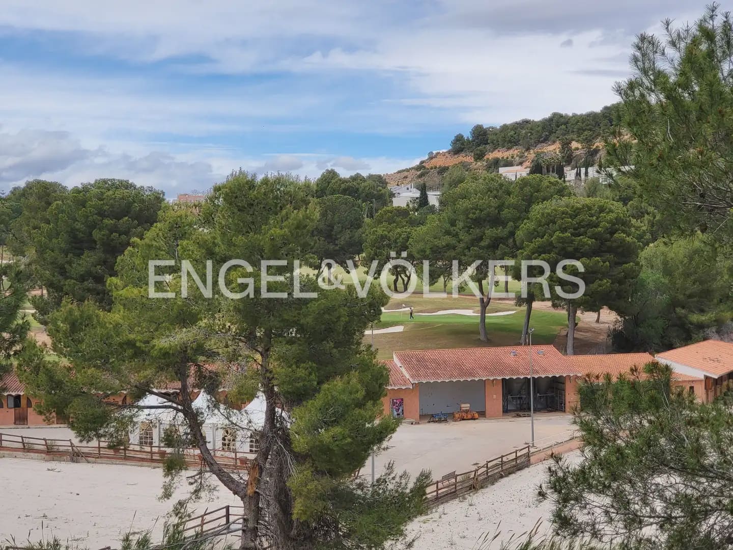 5 bedroom Villa for rent in Chiva with pool - € 3,500 (Ref: 9986169)