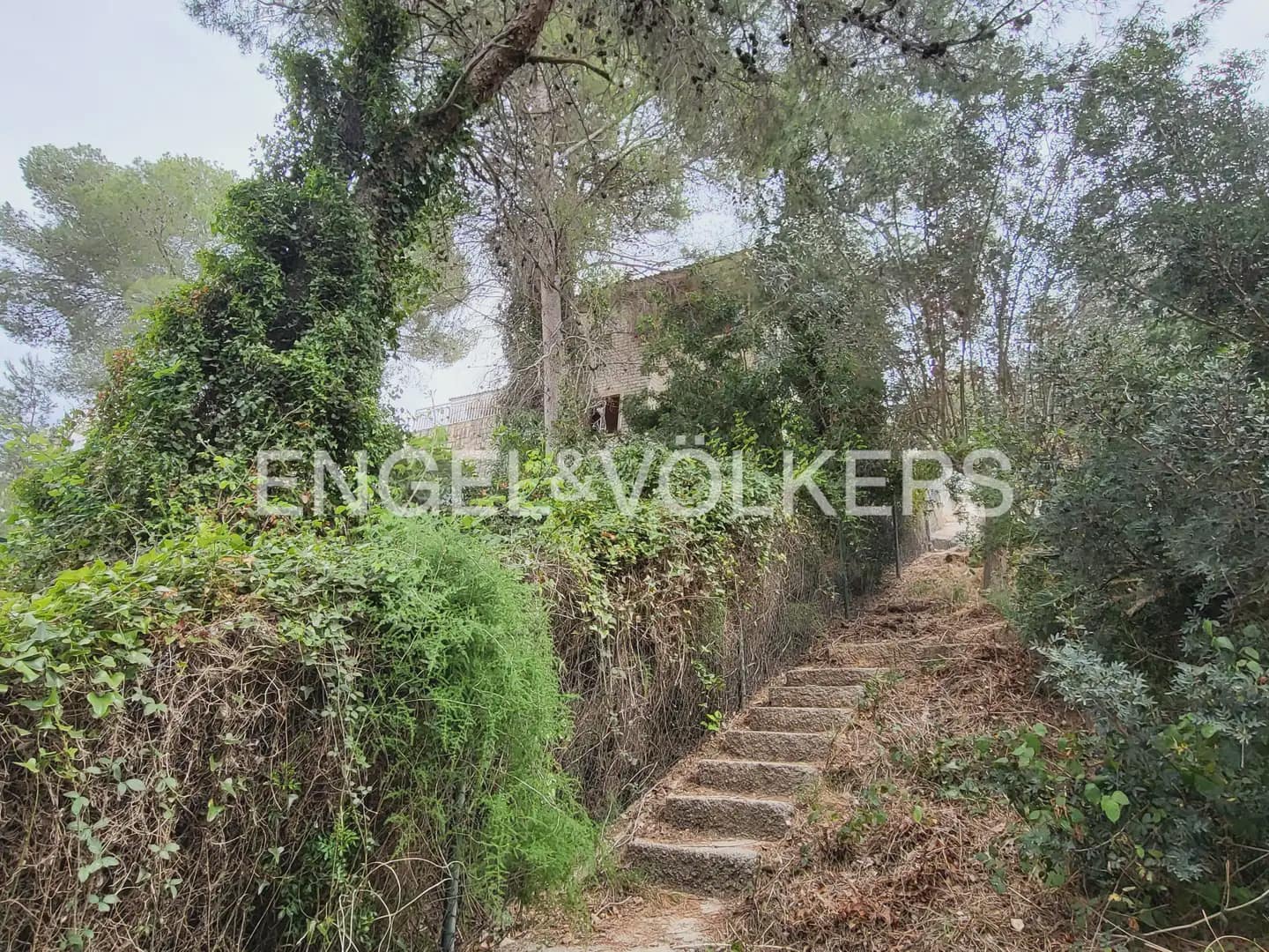 5 bedroom Villa for rent in Chiva with pool - € 3,500 (Ref: 9986169)