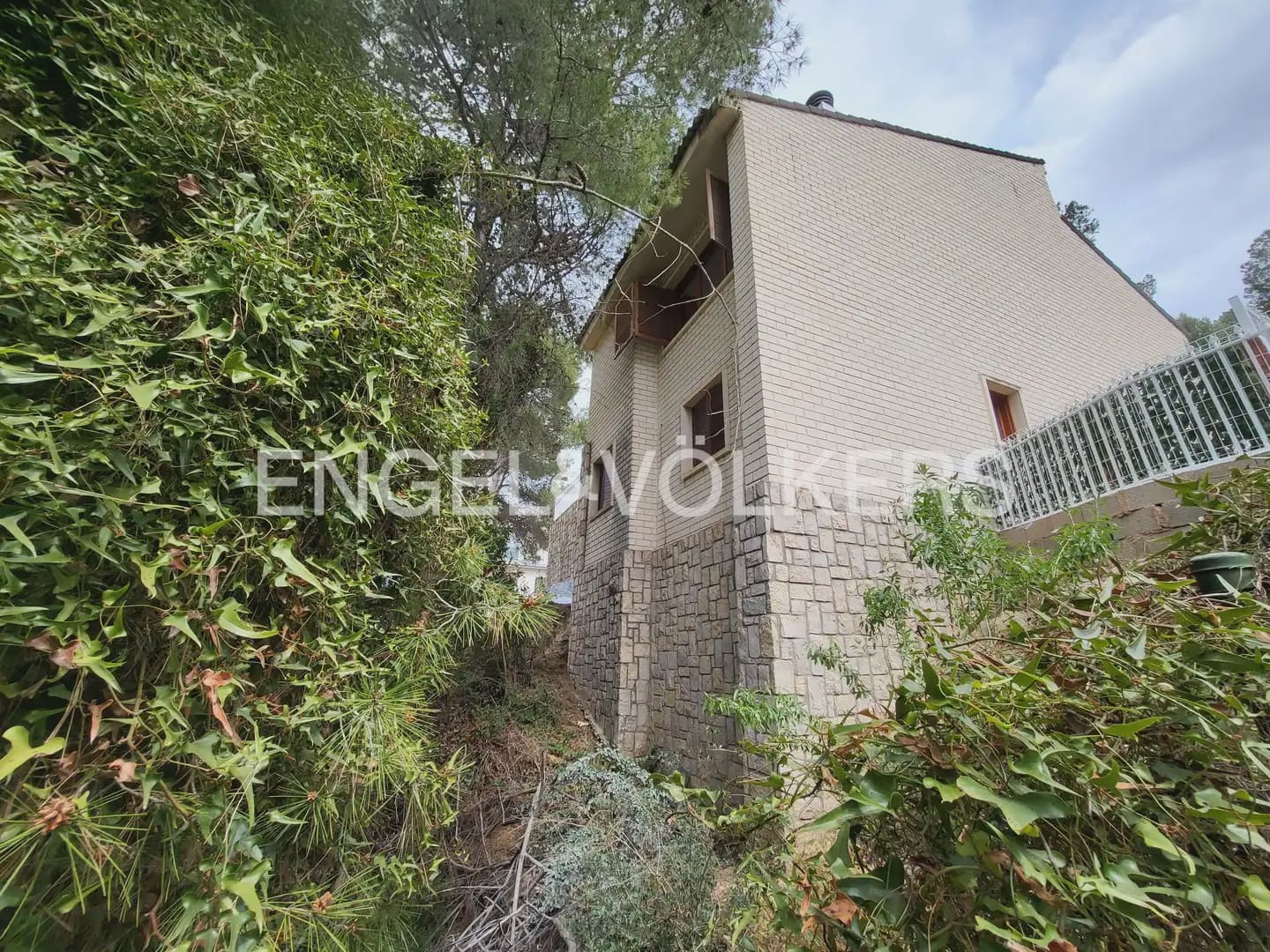5 bedroom Villa for rent in Chiva with pool - € 3,500 (Ref: 9986169)
