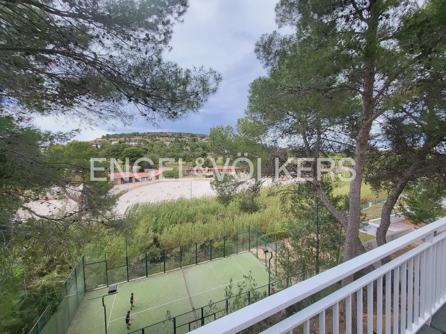 5 bedroom Villa for rent in Chiva with pool - € 3,500 (Ref: 9986169)