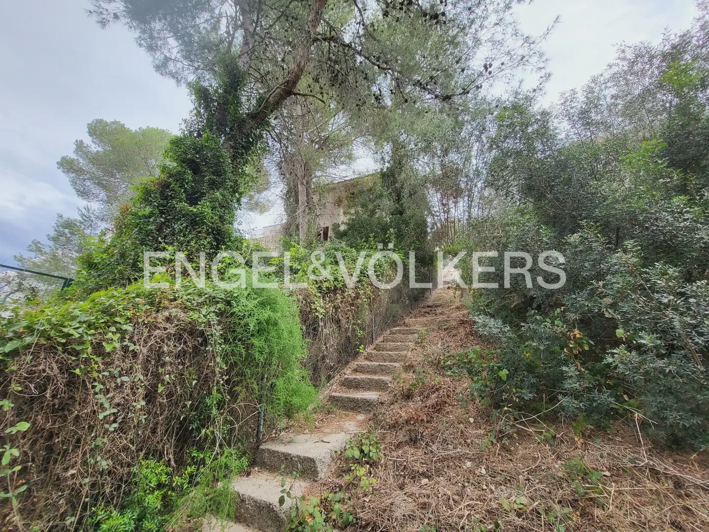 5 bedroom Villa for rent in Chiva with pool - € 3,500 (Ref: 9986169)