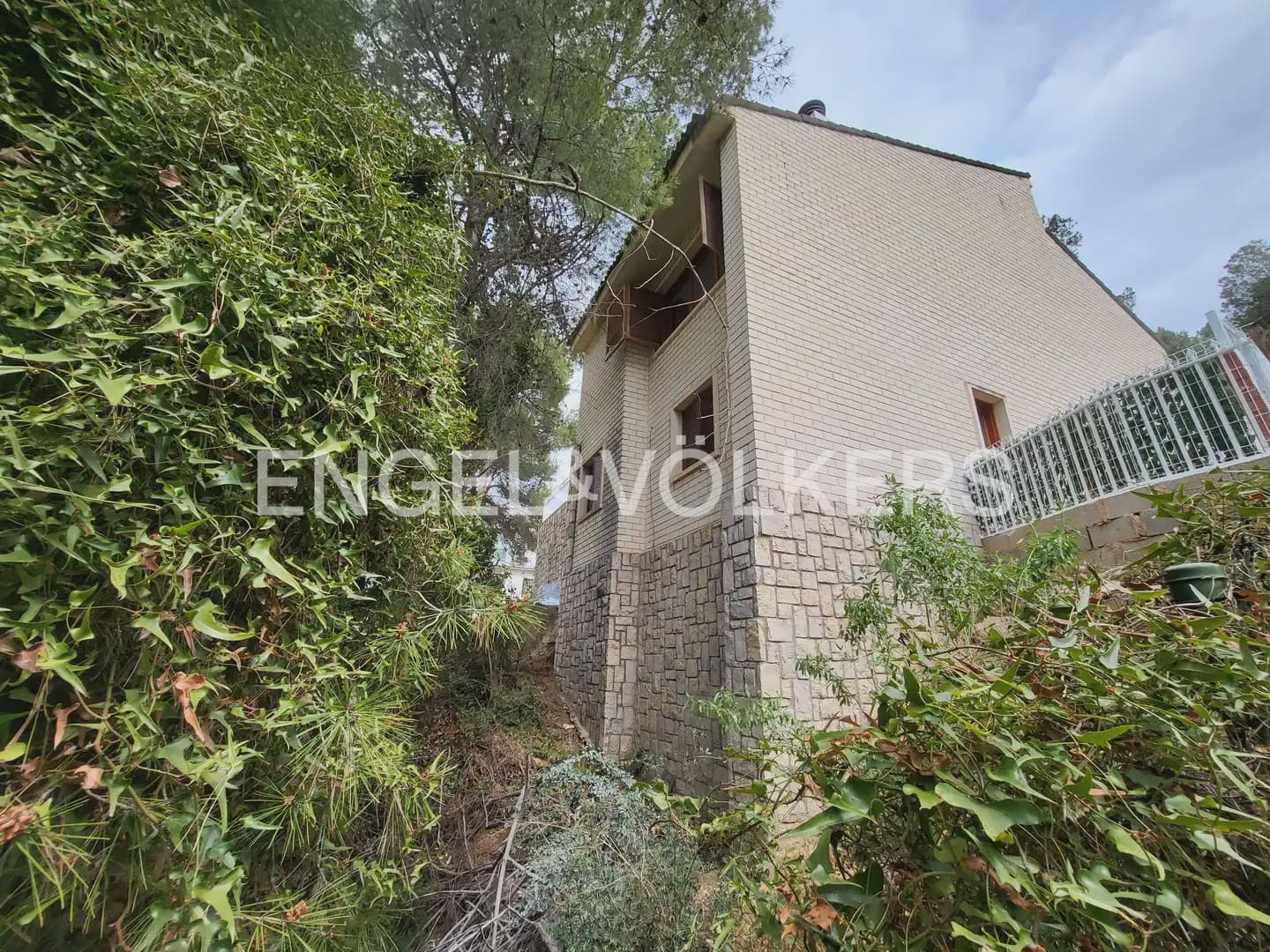 5 bedroom Villa for rent in Chiva with pool - € 3,500 (Ref: 9986169)