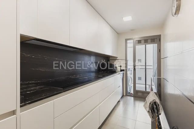 3 slaapkamer Flat te huur in Benicalap, Valencia stad met zwembad garage - € 1.900 (Ref: 9989405)