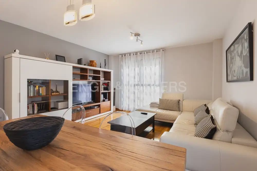 3 slaapkamer Flat te huur in Valencia stad met zwembad garage - € 1.900 (Ref: 9989405)