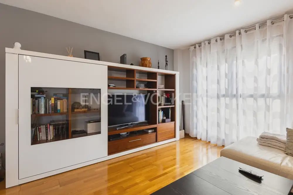 3 slaapkamer Flat te huur in Valencia stad met zwembad garage - € 1.900 (Ref: 9989405)