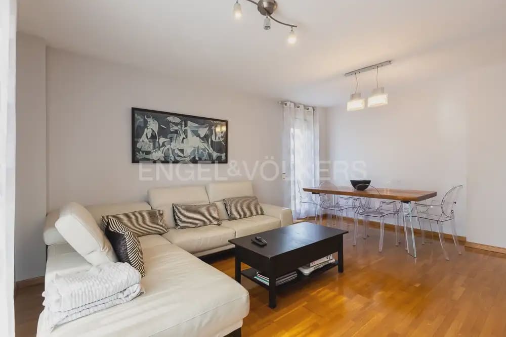 3 slaapkamer Flat te huur in Valencia stad met zwembad garage - € 1.900 (Ref: 9989405)