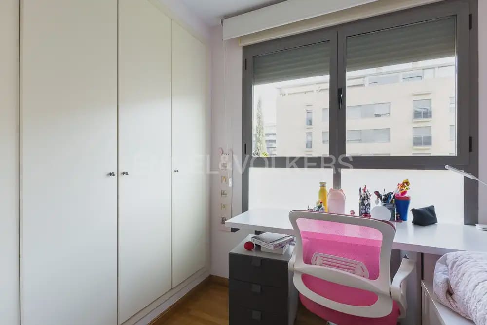 3 slaapkamer Flat te huur in Valencia stad met zwembad garage - € 1.900 (Ref: 9989405)