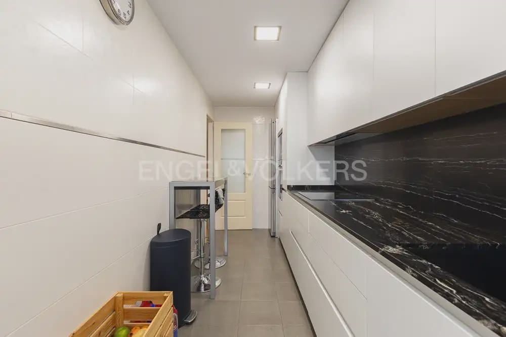 3 slaapkamer Flat te huur in Valencia stad met zwembad garage - € 1.900 (Ref: 9989405)