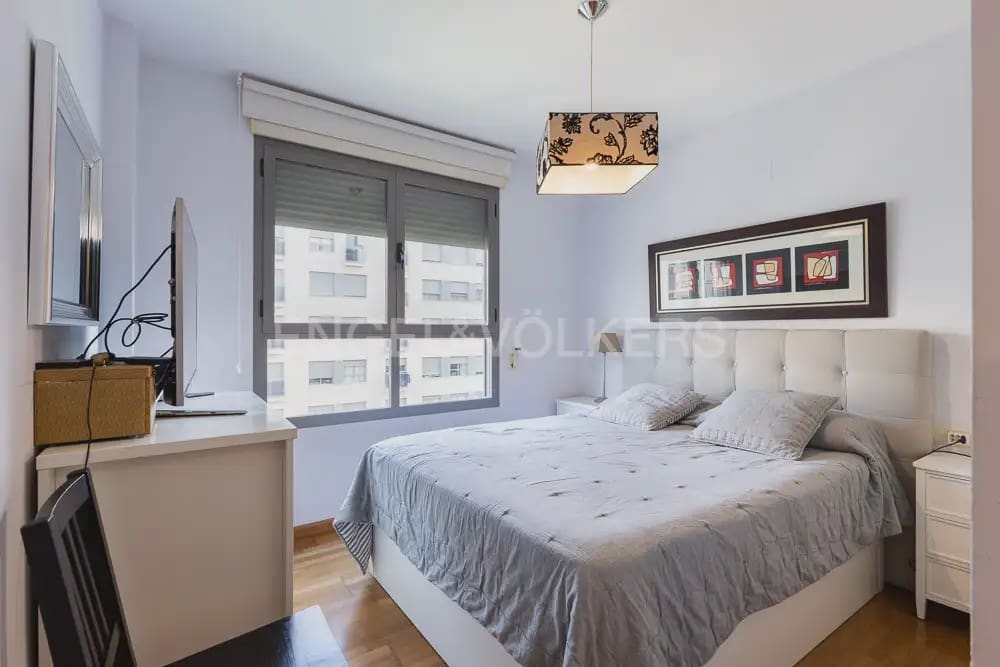3 slaapkamer Flat te huur in Valencia stad met zwembad garage - € 1.900 (Ref: 9989405)