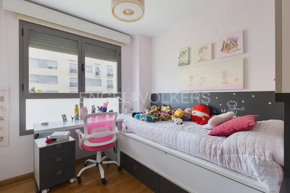 3 slaapkamer Flat te huur in Valencia stad met zwembad garage - € 1.900 (Ref: 9989405)
