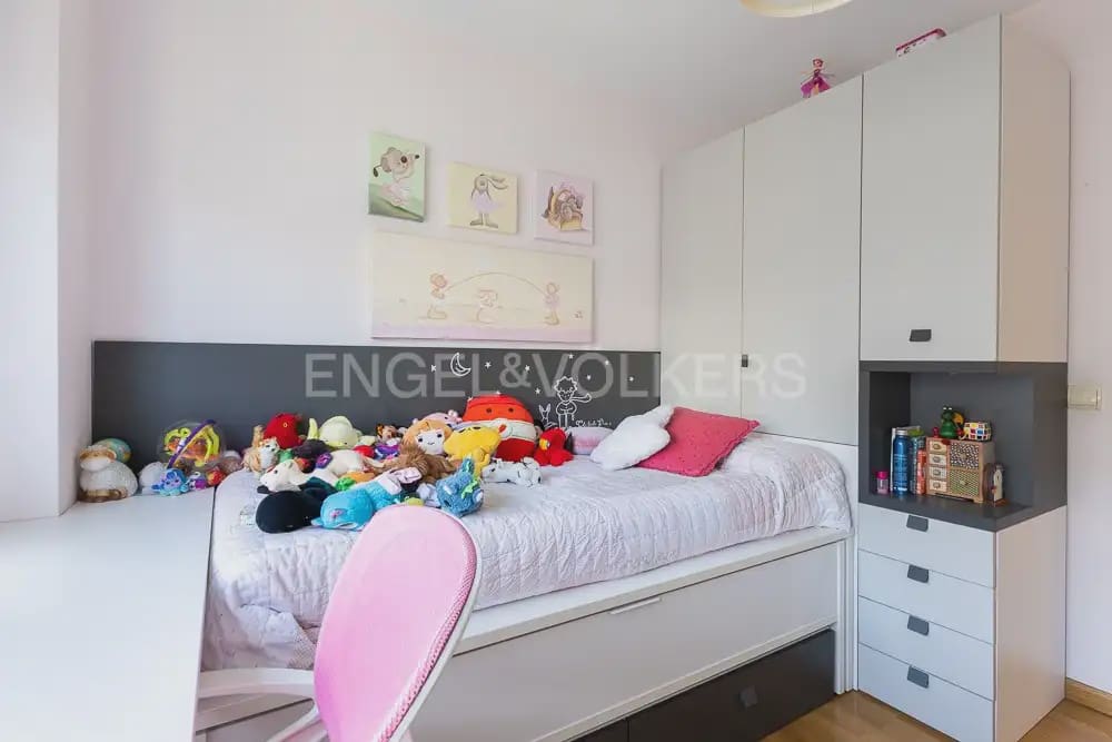 3 slaapkamer Flat te huur in Valencia stad met zwembad garage - € 1.900 (Ref: 9989405)