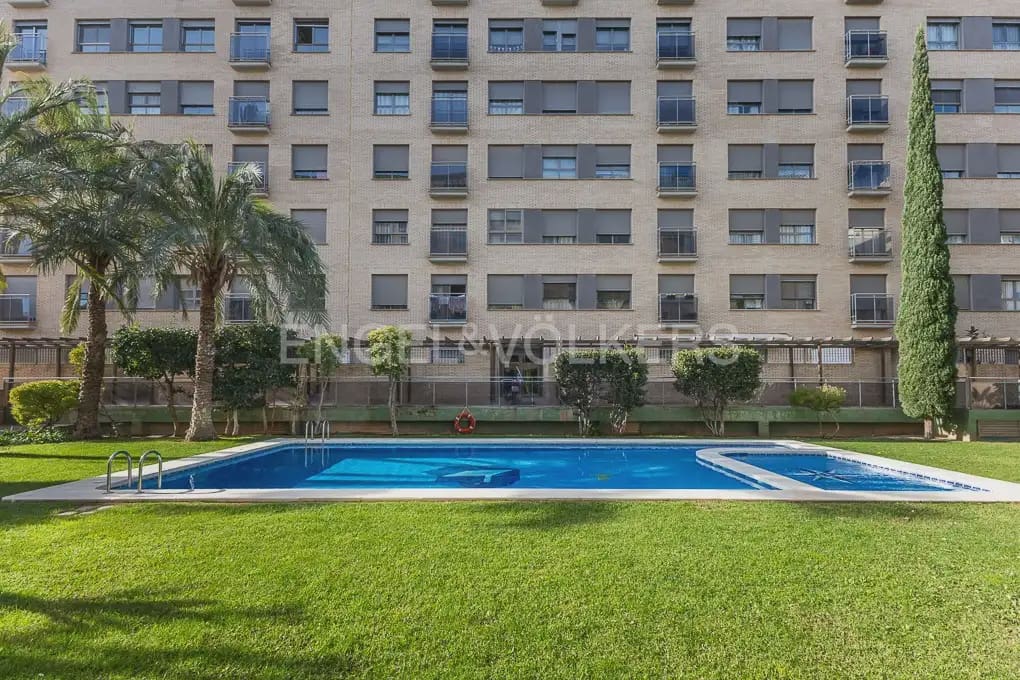 3 slaapkamer Flat te huur in Valencia stad met zwembad garage - € 1.900 (Ref: 9989405)