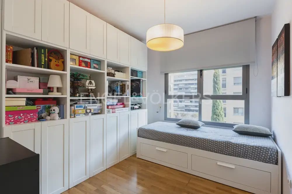 3 slaapkamer Flat te huur in Valencia stad met zwembad garage - € 1.900 (Ref: 9989405)