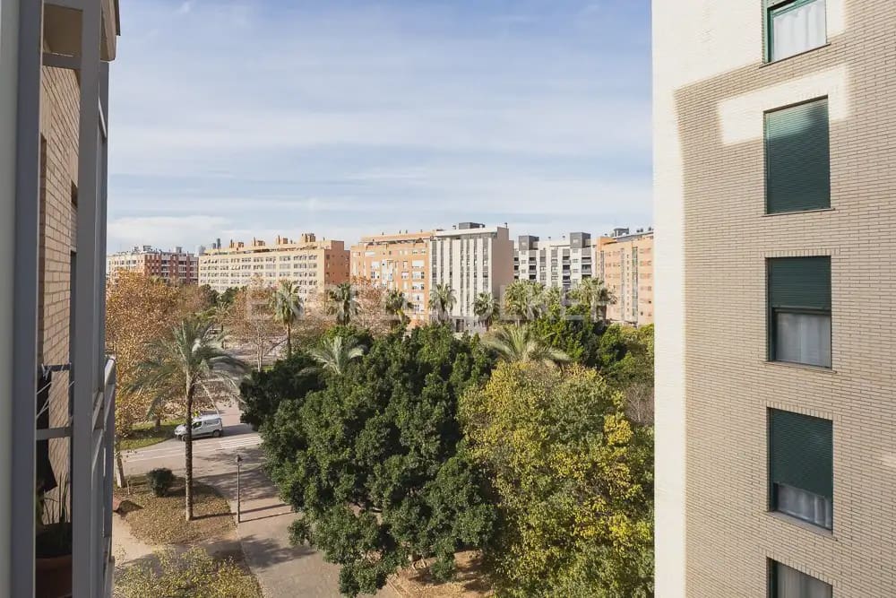 3 slaapkamer Flat te huur in Valencia stad met zwembad garage - € 1.900 (Ref: 9989405)