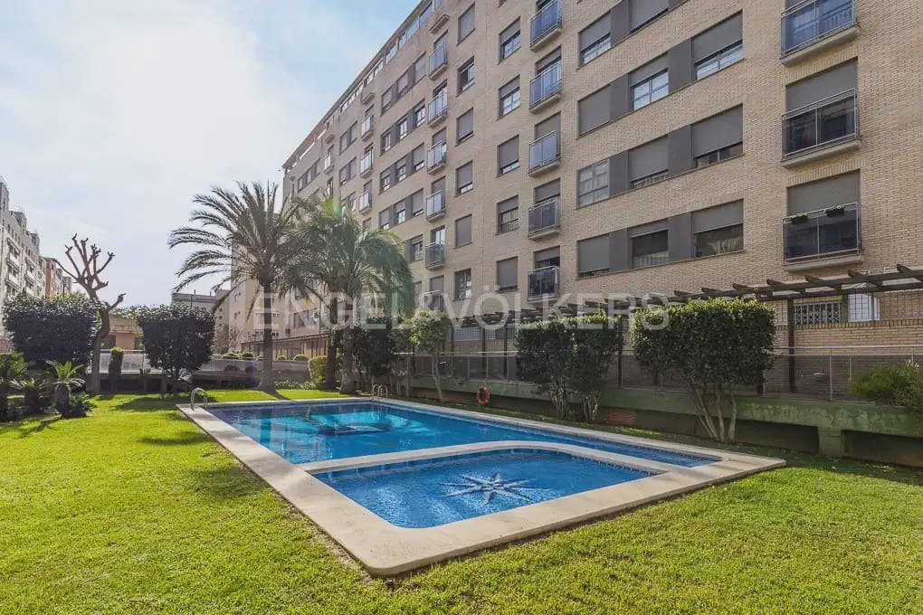 3 slaapkamer Flat te huur in Valencia stad met zwembad garage - € 1.900 (Ref: 9989405)