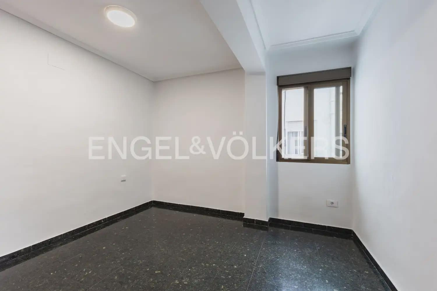 Piso de 3 habitaciones en València ciudad en alquiler con garaje - 1.580 € (Ref: 9989767)