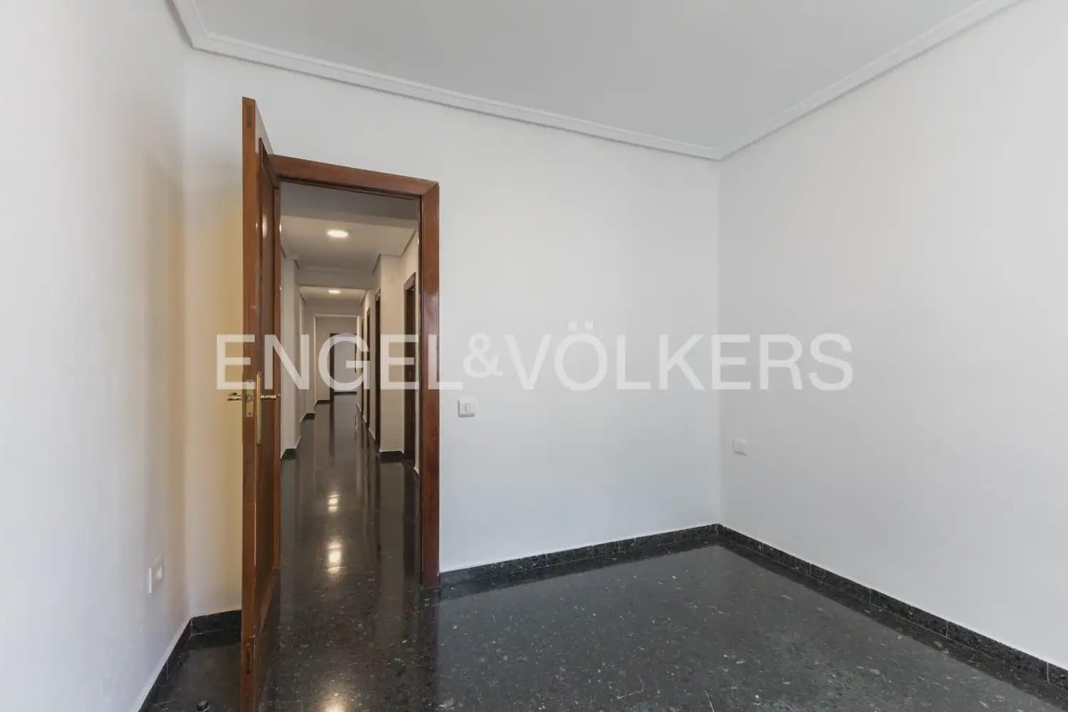 Piso de 3 habitaciones en València ciudad en alquiler con garaje - 1.580 € (Ref: 9989767)