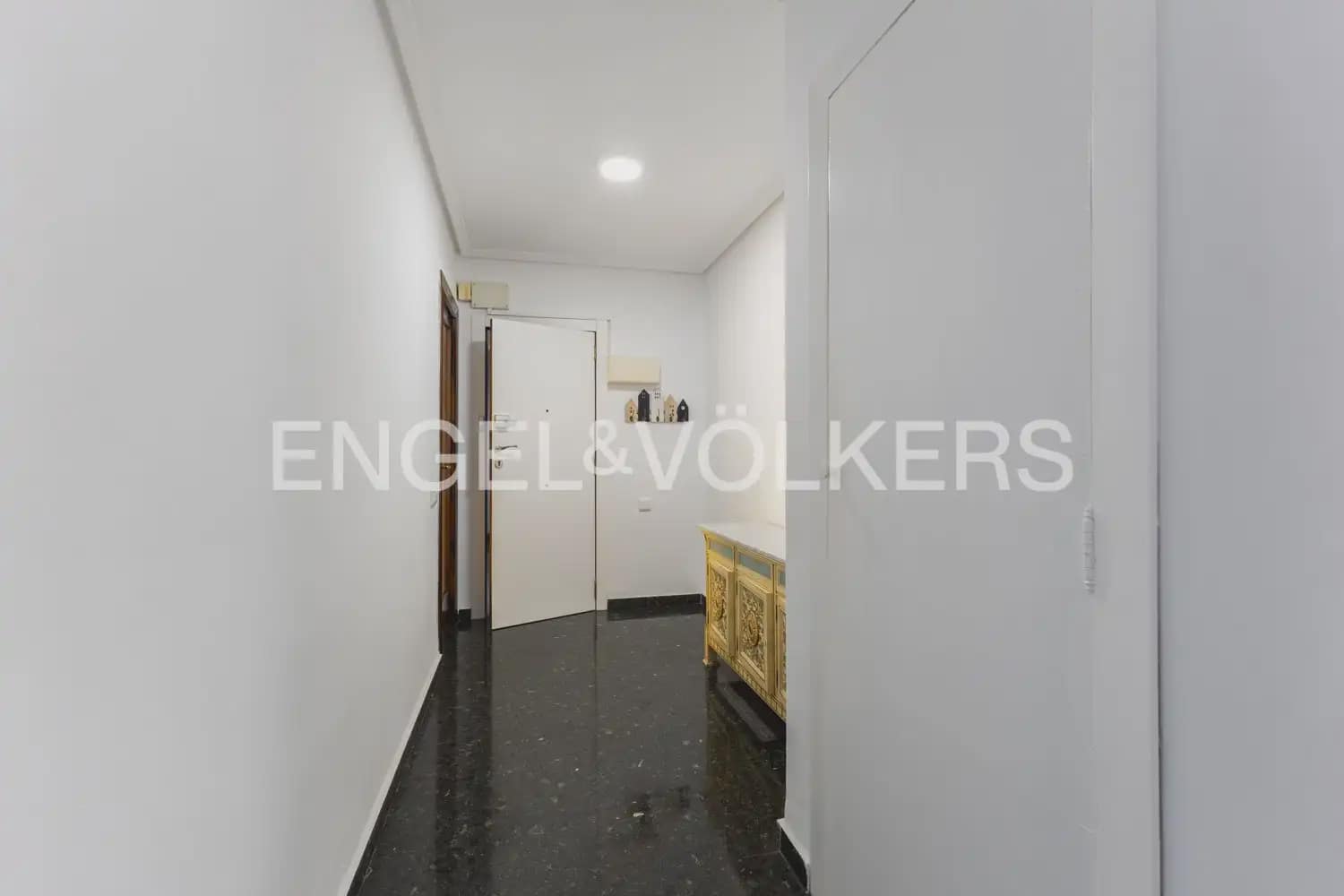 Piso de 3 habitaciones en València ciudad en alquiler con garaje - 1.580 € (Ref: 9989767)