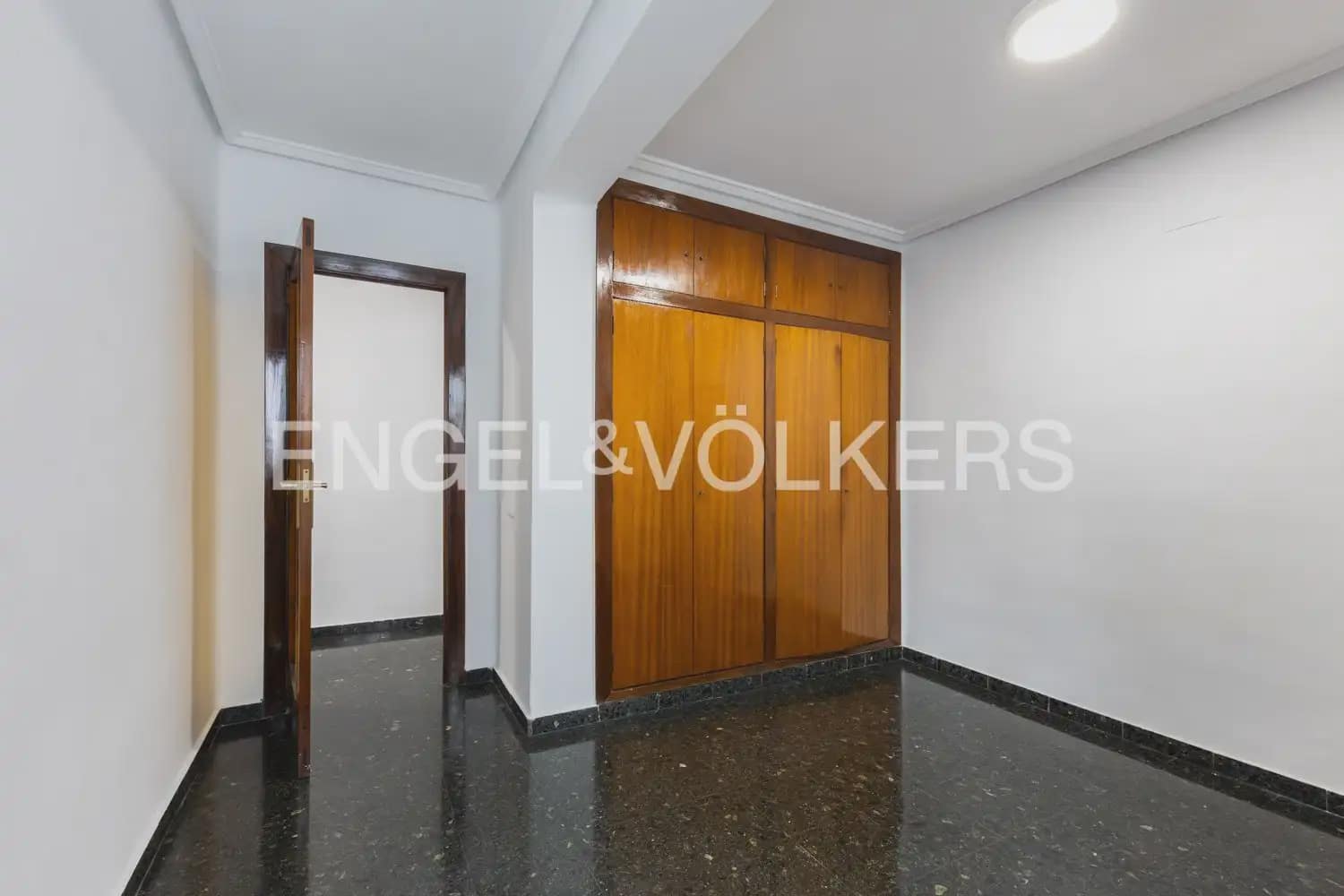 Piso de 3 habitaciones en València ciudad en alquiler con garaje - 1.580 € (Ref: 9989767)