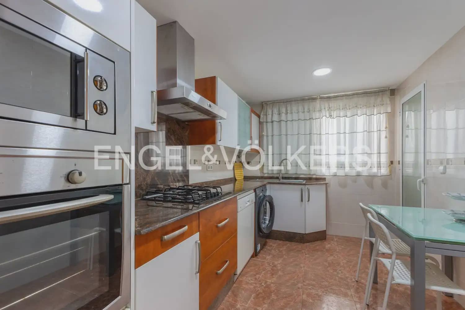 Piso de 3 habitaciones en València ciudad en alquiler con garaje - 1.580 € (Ref: 9989767)