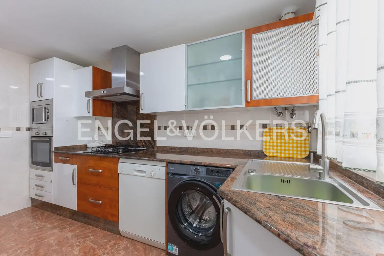 Piso de 3 habitaciones en València ciudad en alquiler con garaje - 1.580 € (Ref: 9989767)